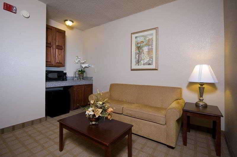 Best Western Plus Russellville Hotel & Suites Стая снимка